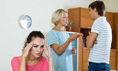 Yargıtay’dan Ailesinin Evliliğine Müdahalesine Ses Çıkarmayan Eşe Şok!