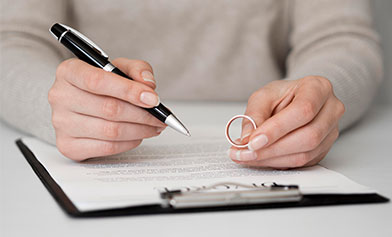 Boşanma Avukatı Yüzgeç: Eşine ‘Hişt, Hey veya Islıkla’ Seslenmek Boşanma Sebebi!